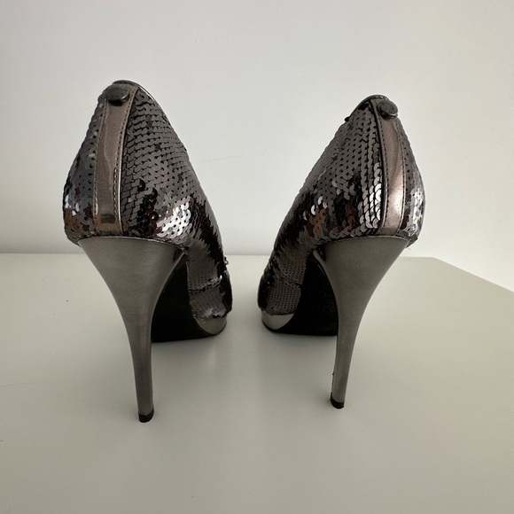 Michael Kors York Gunmetal Sequin Platform size 6 M New with box - Picture 6 of 7